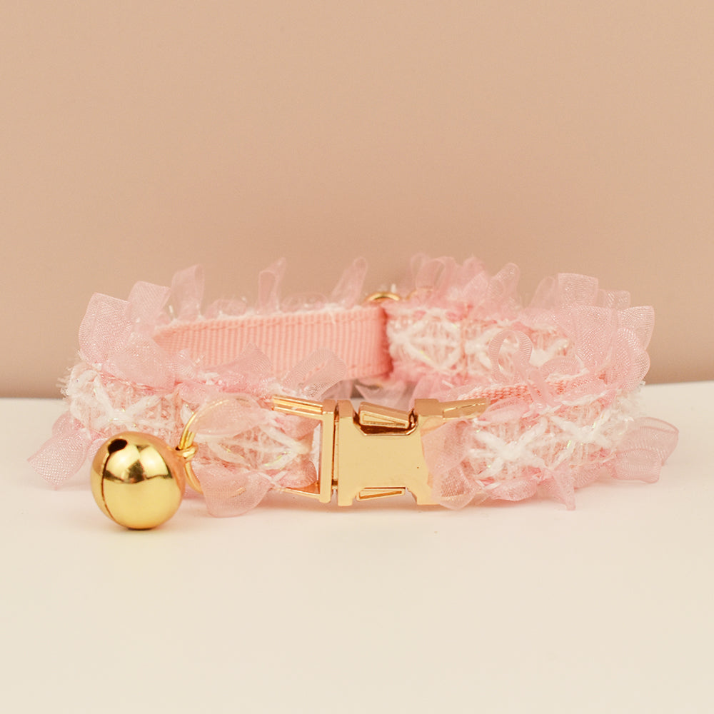 Collier chien frou frou rose dentelle clochette dorée

