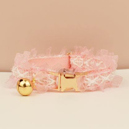 Collier chien frou frou rose dentelle clochette dorée

